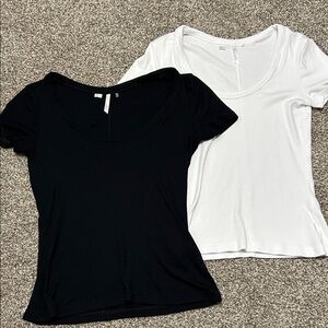Travis Mathew Short Sleeve Scoop Neck Tee Duo - Black & White